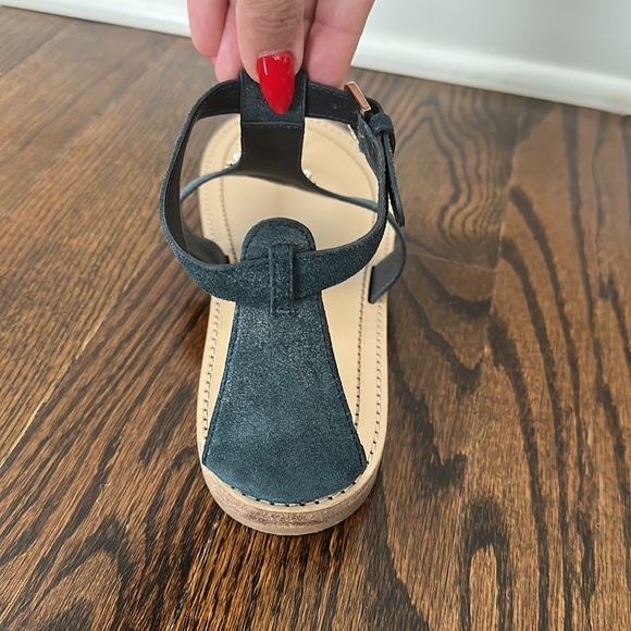 Chanel Navy Suede Thongs With Pearl Interlocking CC Size 40 - Picture 9 of 14